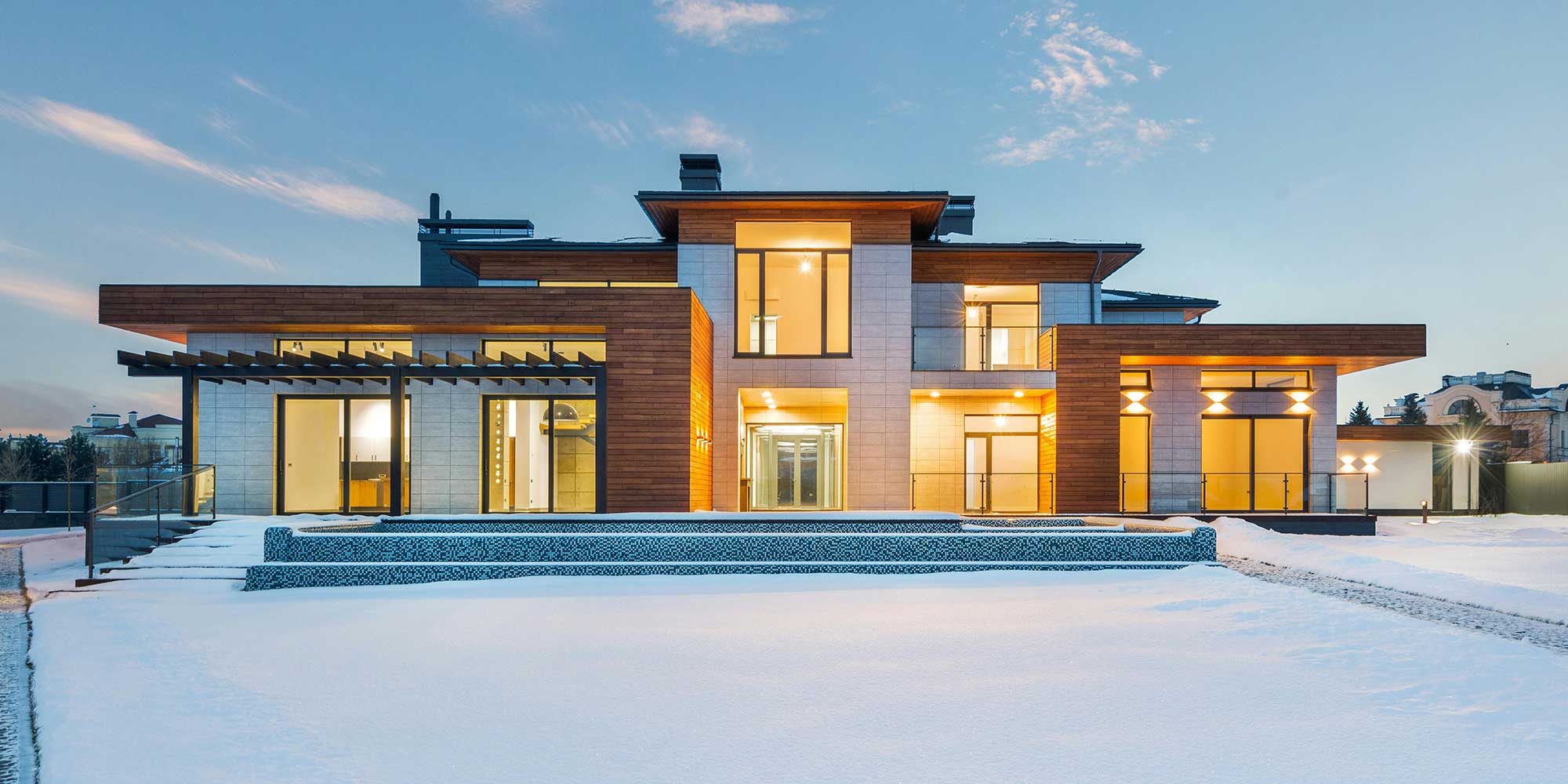 Foto Kienle Fenster, Quelle: Max Vakhtbovycn: https://www.pexels.com/de-de/foto/schnee-licht-gebaude-bau-7031407/